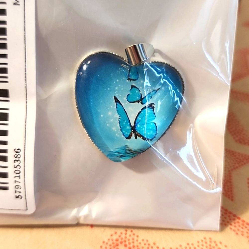 Heart-shaped Butterfly Necklace, NWT - Picture 1 of 4